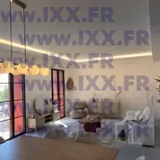 Détails intérieurs terminés avec mobilier d'aménagement 06.2026