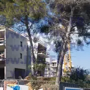 Chantier construction structure béton balcons grues 01.2026