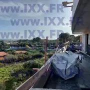 Terrasse en chantier matériaux construction vue dégagée 01.2026