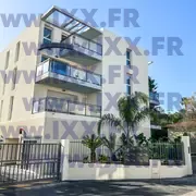 Aspect extérieur de la résidence et du terrain 10.2024