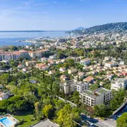 Quartier calme à proximité des plages et commerces d’Antibes.