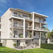 Les appartements en rez-de-jardin bénéficient de vastes extérieurs engazonnés. La conception architecturale optimise les volumes et les ouvertures vers l'extérieur.