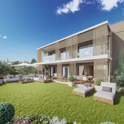 Façade du domaine privé avec espaces extérieurs et végétation organisée