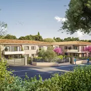 Résidence à taille humaine avec architecture provençale et espaces verts soignés.