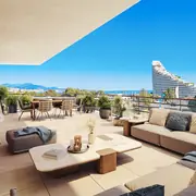 Terrasse aménagée avec salon d'extérieur et vue dégagée sur la mer et la baie.