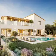 Vue extérieure de la villa avec piscine, jardin intégré et architecture moderne.