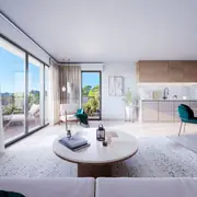 Pièce de vie aux volumes généreux s'ouvrant sur de larges baies vitrées pour prolonger les espaces vers l'extérieur.