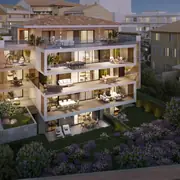 Façade raffinée aux lignes épurées avec balcons et persiennes en bois.